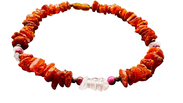 Amberdog® Bernsteinkette mit Sugilith & Rosenquarz – Handgefertigtes Einzelstück für Hunde (29 cm)