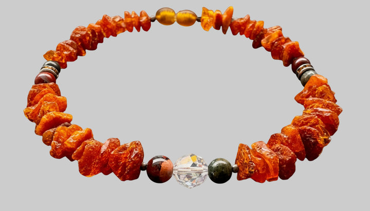 Bernsteinhalskette mit Jaspis 2