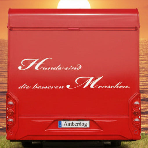 Autoaufkleber Zitat Hunde sind die besseren Menschen weiß am Wohnmobil Sonnenuntergang | amberdog®