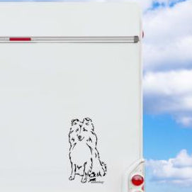 Sheltie Aufkleber in Schwarz am weißen Wohnmobil-Heck vor blauem Himmel – wetterfestes Wandtattoo- und Autoaufkleber-Ganzkörpermotiv von amberdog