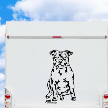 Schwarzer Staffordshire Bullterrier Aufkleber auf einem weißen Wohnmobil – wetterfestes Aufkleber-Motiv von amberdog