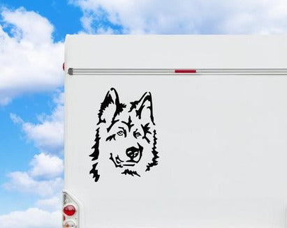 Altdeutscher Schäferhund Kopf Aufkleber in Schwarz am weißen Wohnmobil-Heck – wetterfestes Wandtattoo- und Autoaufkleber-Motiv von amberdog
