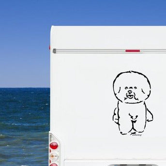 Schwarzer Bichon à Poil Frisé Aufkleber auf einem weißen Wohnmobil am Meer – wetterfestes Aufkleber-Motiv von amberdog