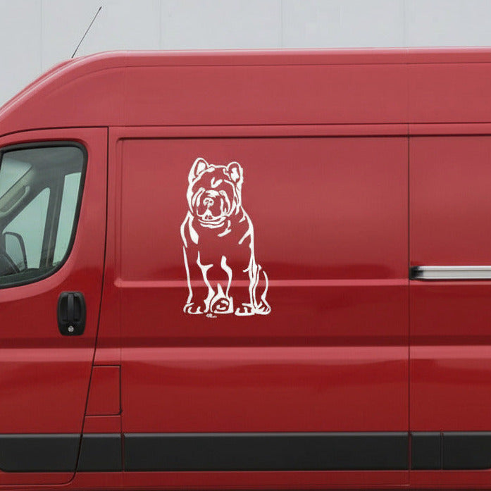 Weißer Chow Chow Kurzhaar Ganzkörper Aufkleber an der Seitentür eines roten Wohnmobils, wetterfestes Autoaufkleber-Motiv von amberdog