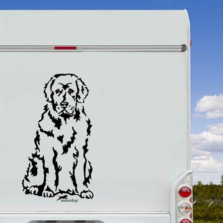 Schwarzer Neufundländer Aufkleber auf einem weißen Wohnmobil unter blauem Himmel – wetterfestes Wohnmobil-Aufkleber-Motiv von amberdog