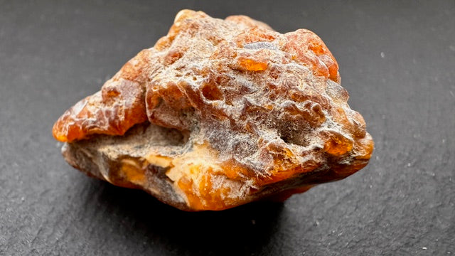 Baltischer Bernstein mit Inklusen 16,8g Art.2106