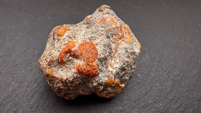 Baltischer Rohbernstein mit Inklusen 19g Art.Nr.2101