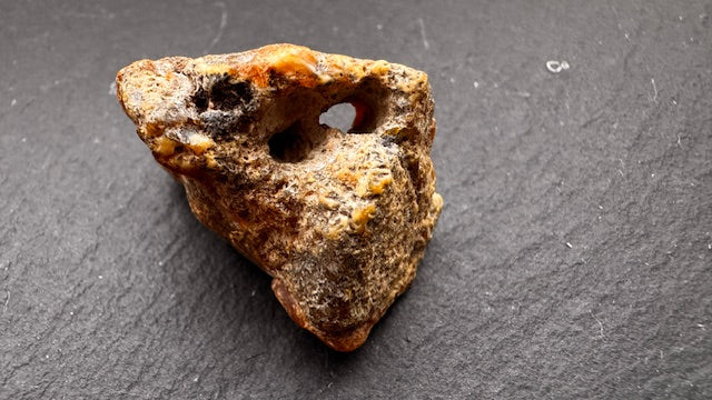 Baltischer Natur Bernstein 7,4g mit Inklusen Rohbernstein Art.2131