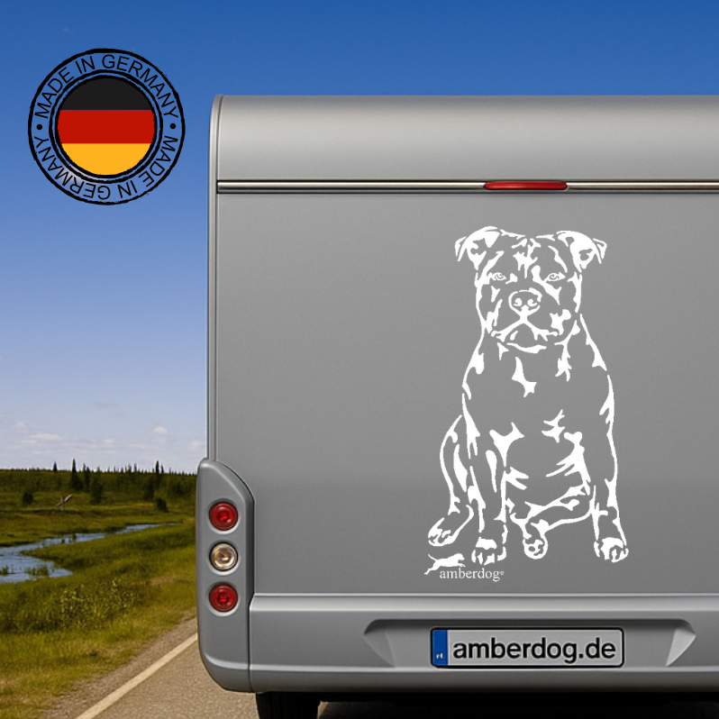 Weißer Staffordshire Bullterrier Aufkleber auf einem silbernen Wohnmobil – wetterfestes Aufkleber-Motiv von amberdog